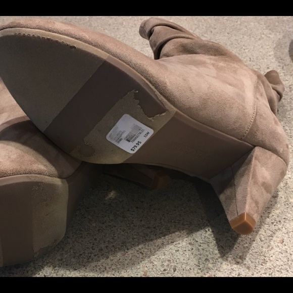 Boots - Picture 3 of 4